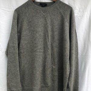 Grey crew neck cashmere sweater